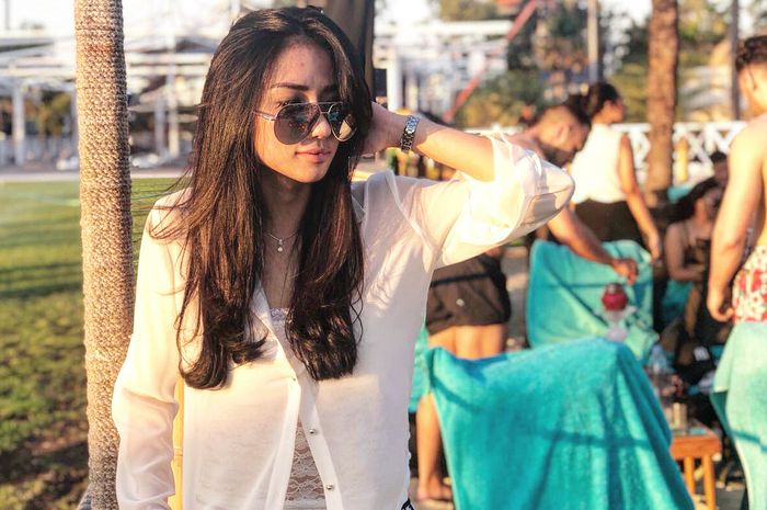 Bella Luna, artis cantik yang rela kawin kontrak dengan bayaran Rp 1 miliar demi hidupi keluarga