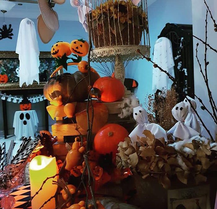 Dekorasi Halloween party di rumah Mayangsari